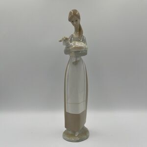 Lladro Figurine Girl with Lamb Figure #4505 Gloss